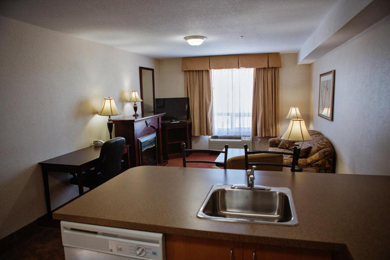 Peavine Inn & Suites High Prairie Exterior photo