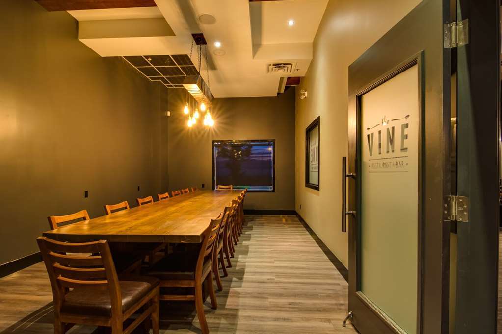 Peavine Inn & Suites High Prairie Restaurant photo