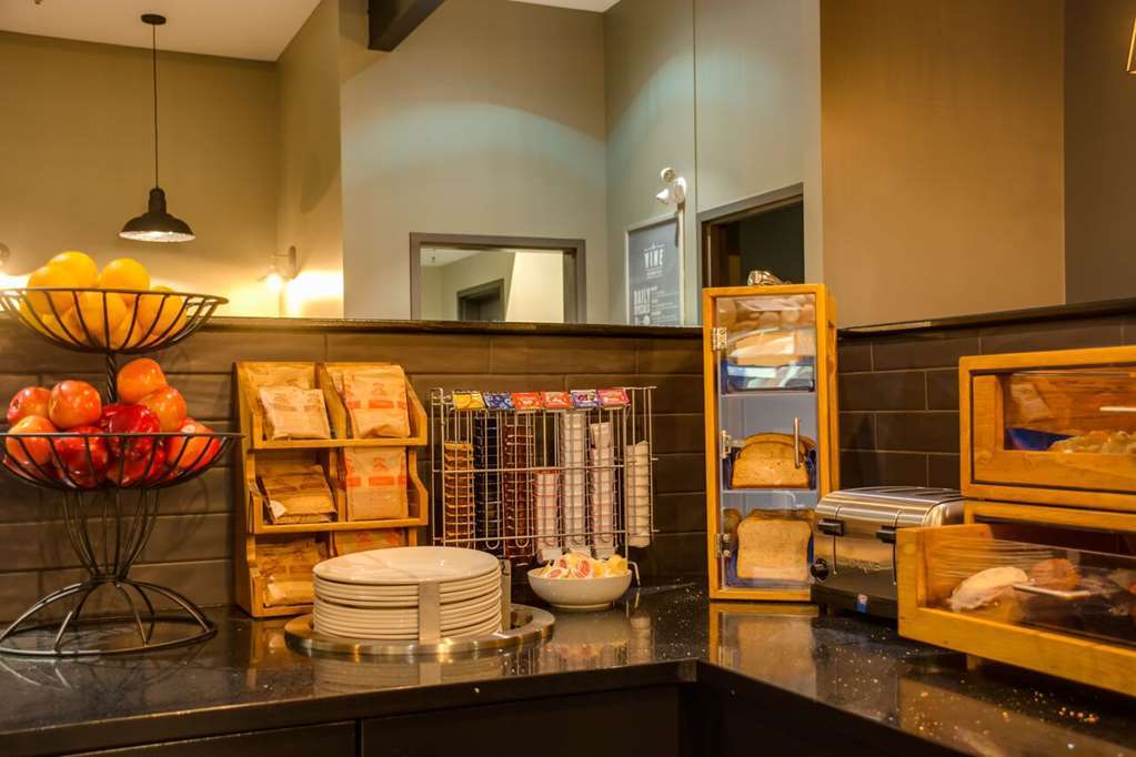 Peavine Inn & Suites High Prairie Restaurant photo
